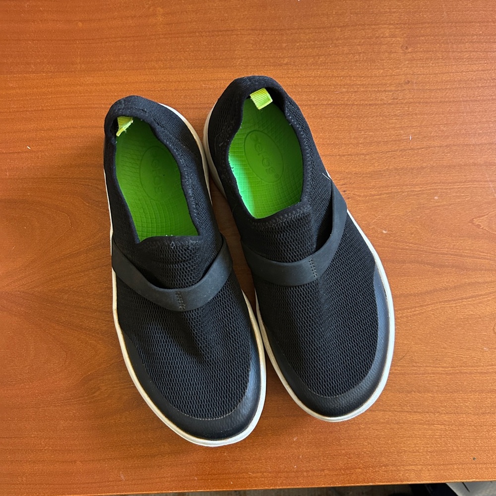 OOFOS Black Slip-On Sneakers